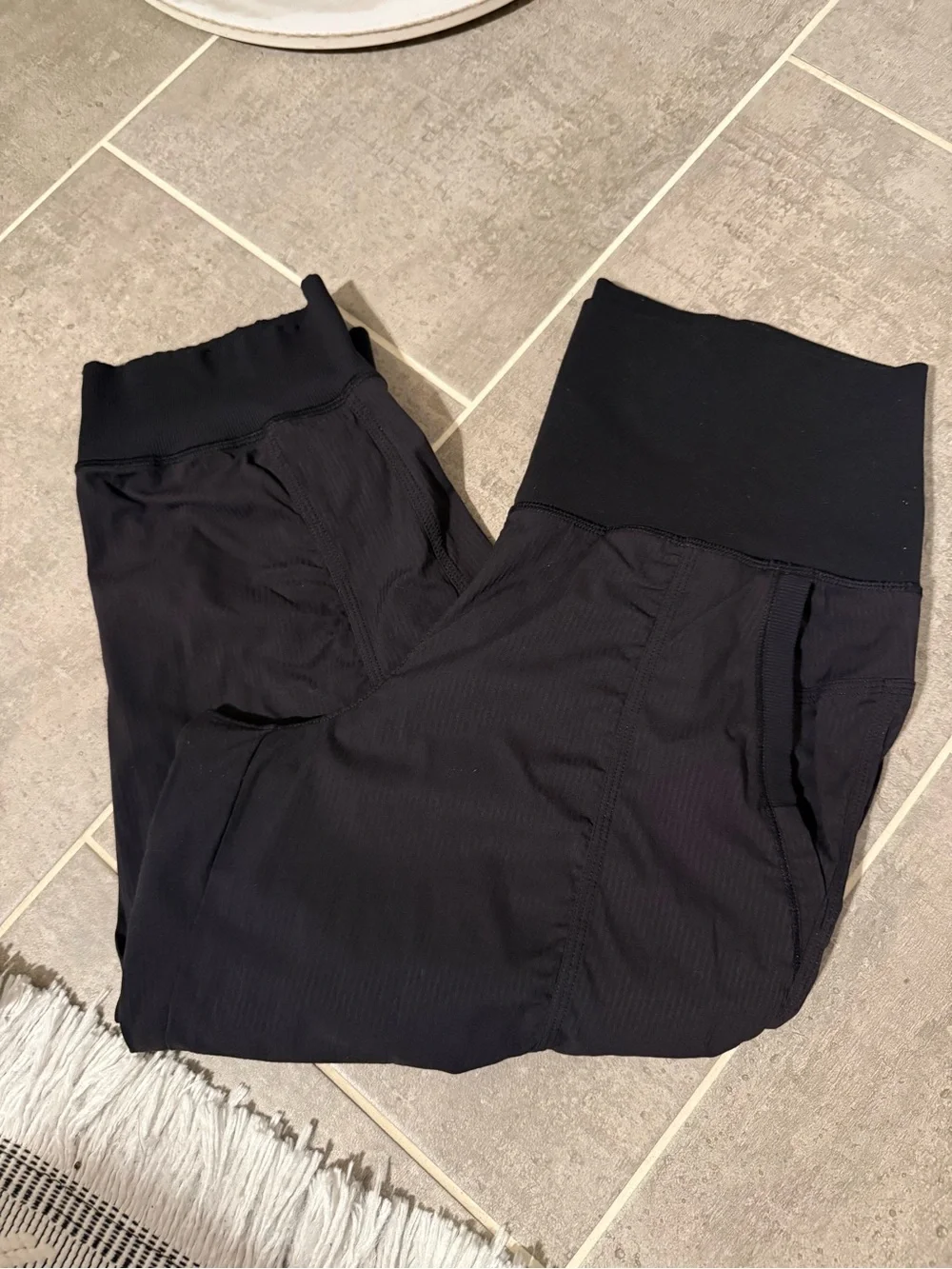 Lululemon Damce Studio Black Cropped Pants Size 10